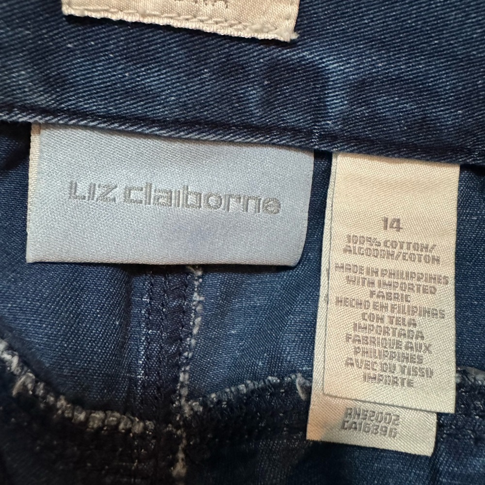 Liz Claiborne Audra women’s size 14 Capri blue Jean pants with belt. - Picture 7 of 7